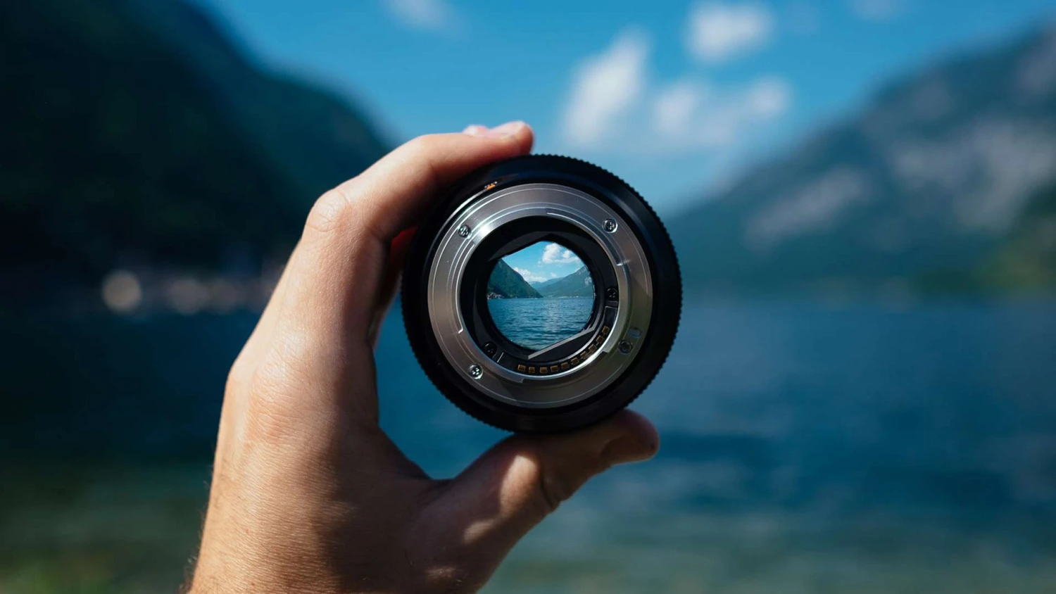Ein Tamron 28-75 mm f/2.8 Di III RXD Objektiv, speziell entwickelt für spiegellose Sony E-Mount Kameras. Von SystemMensch